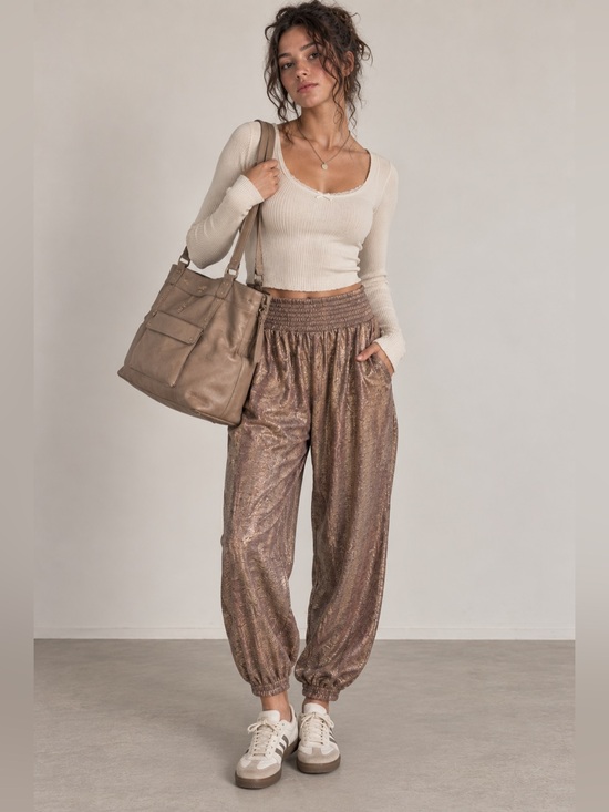Anthropologie Pants - Anthropologie Nwt lightweight, metallic rose jogger pant, stretchy, size Medium